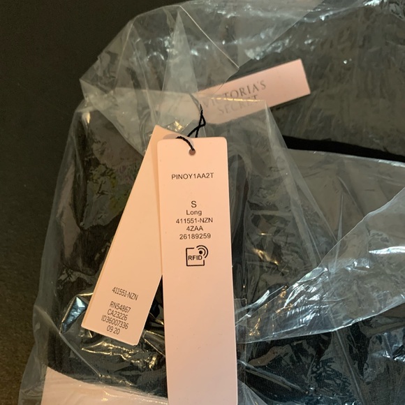 Victoria’s Secret long lounge Logo PJs - Picture 4 of 5